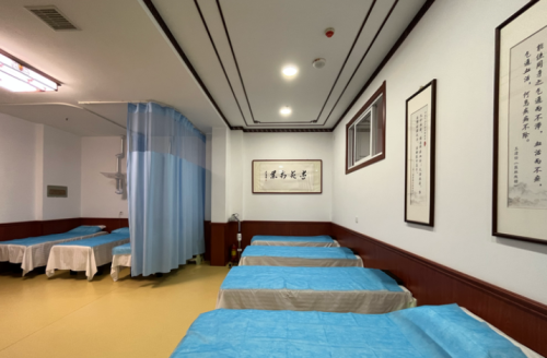 太原登貴堂醫(yī)療管理萬(wàn)柏林迎澤西大街中醫(yī)門診部 依托總公司授權(quán)，規(guī)范開(kāi)展經(jīng)營(yíng)活動(dòng)